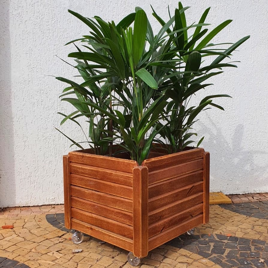 Vaso Quadrado de Madeira com Roda 33x36cm - Alpe & Aritana