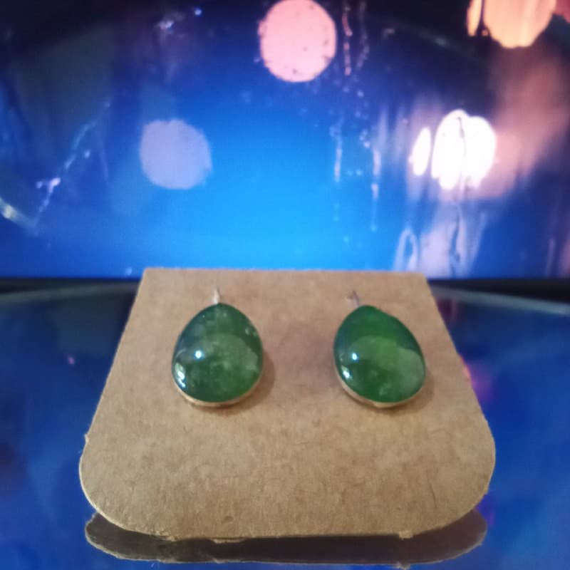 Brincos Formato Gota orgonites de Quartzo verde green resina artesanal com banho de prata