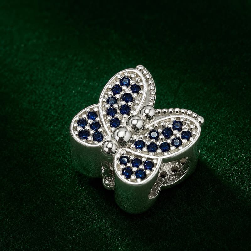 Berloque Borboleta Cravejado Azul em Prata 925 Delicado