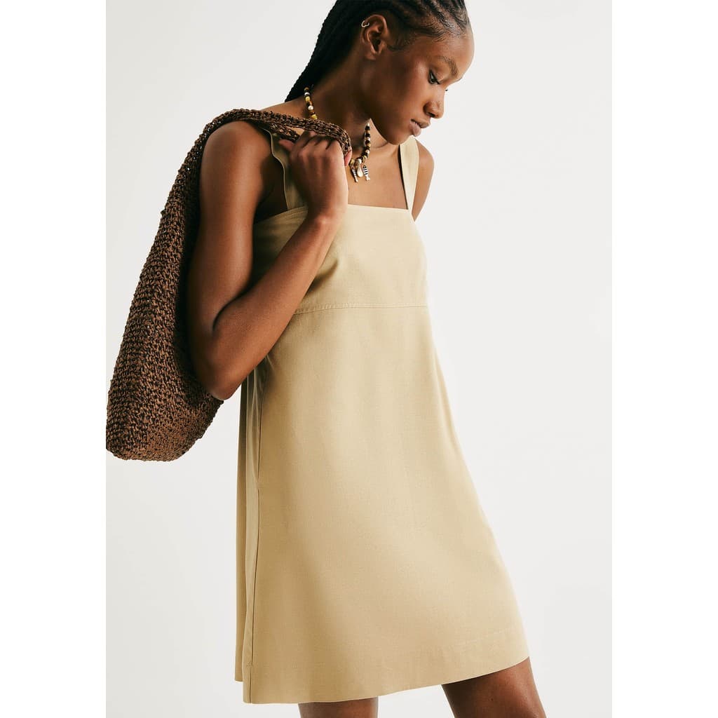 Vestido Curto Decote Quadrado